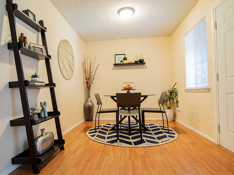 Evergreen Garden Apartments — Photo 14