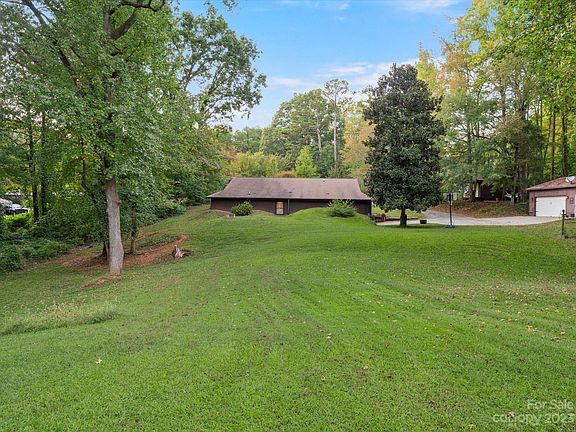 2nd image of 2807 Dogwood Cir