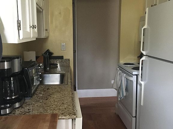 3rd image of 1245 N Race St APT 201