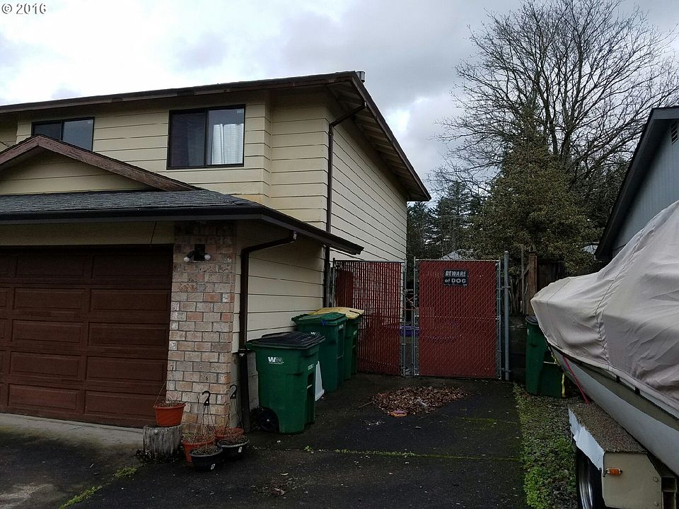 2nd image of 2410 SE Lewellyn Ave