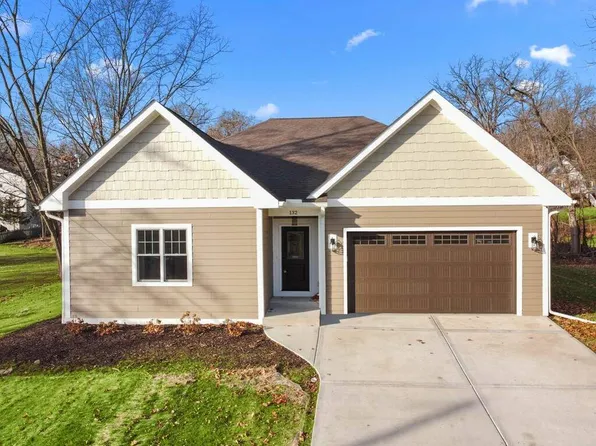 132 Oakwood St, Williams Bay, WI 53191