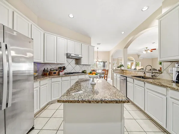 1575 Garden Lakes Dr, Friendswood, TX 77546