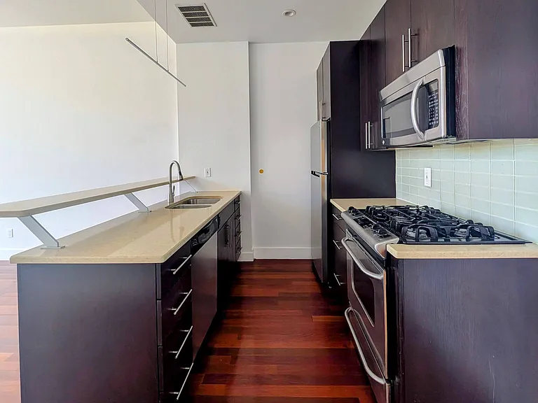 291 Devoe St #3B — Photo 4