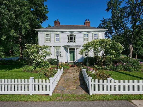 25 Woodbridge St, South Hadley, MA 01075
