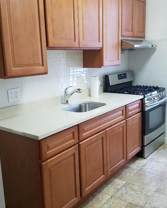 Brand new eat in kitchen