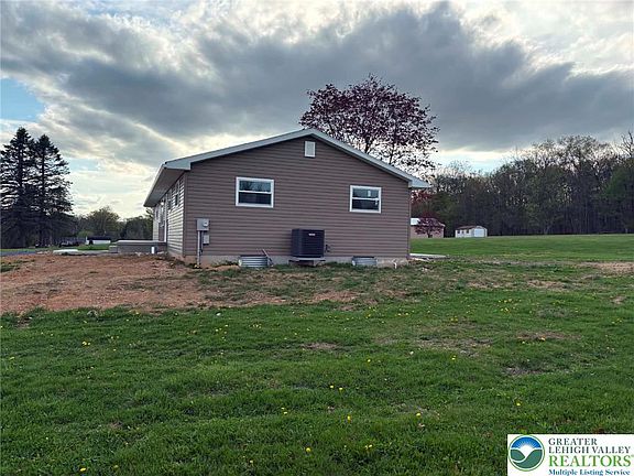 4th image of 3957 Mountain Rd
