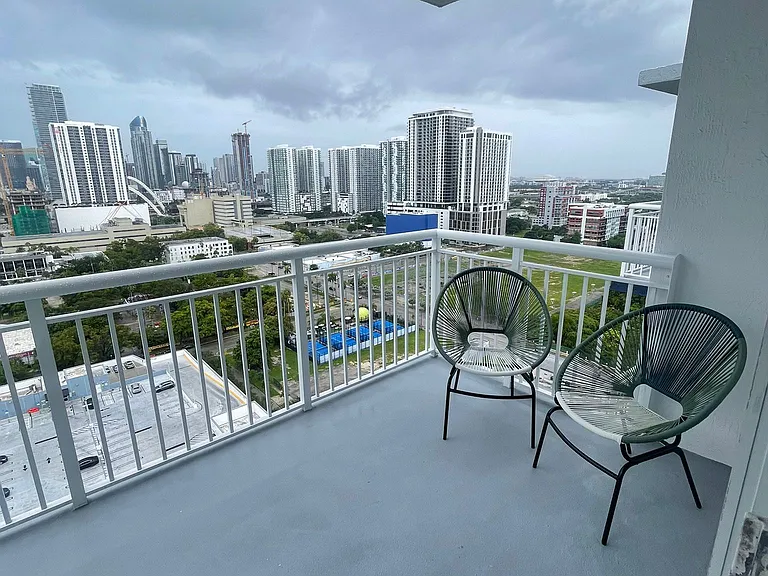 275 NE 18th St #Penthouse 05 — Photo 14