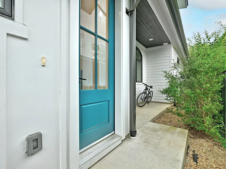 Private Entrance
