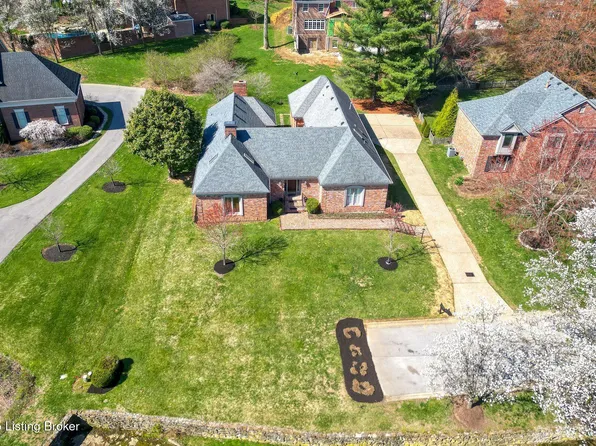 328 Blankenbaker Ln, Indian Hills, KY 40207