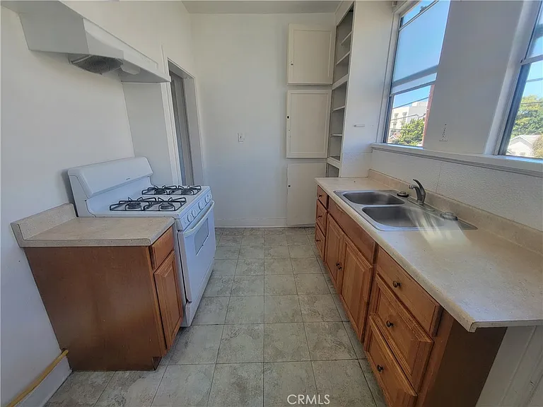 2930 W 11th St — Photo 14