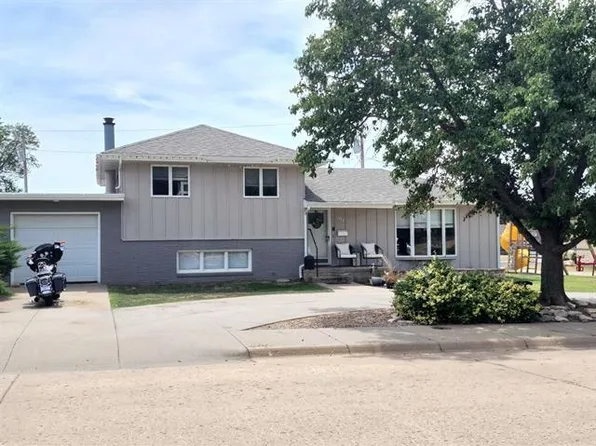 104 E 22nd St, Hays, KS 67601