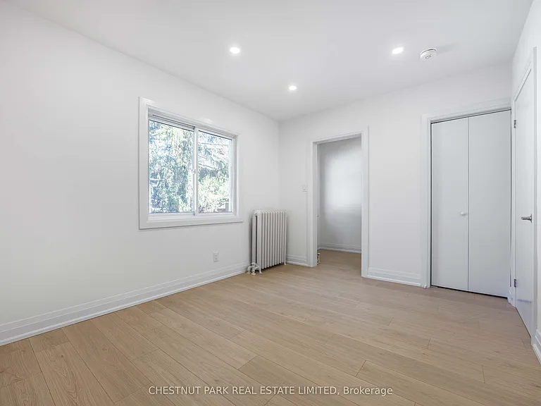 54 McNairn Ave #UPPER — Photo 14