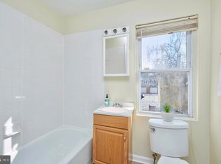 925 8th St NE, Washington, DC 20002