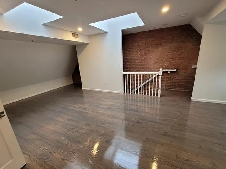 1402 Beacon St #4 — Photo 2