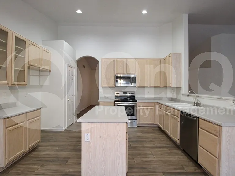 685 W Estrella Dr — Photo 13