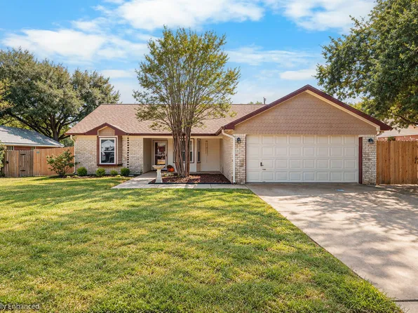 10712 Apache Dr, Woodway, TX 76712