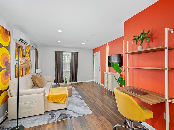 4th image of 918 Lexington Ave #1