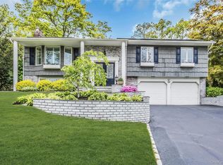 28 Penguin Lane, Commack, NY 11725