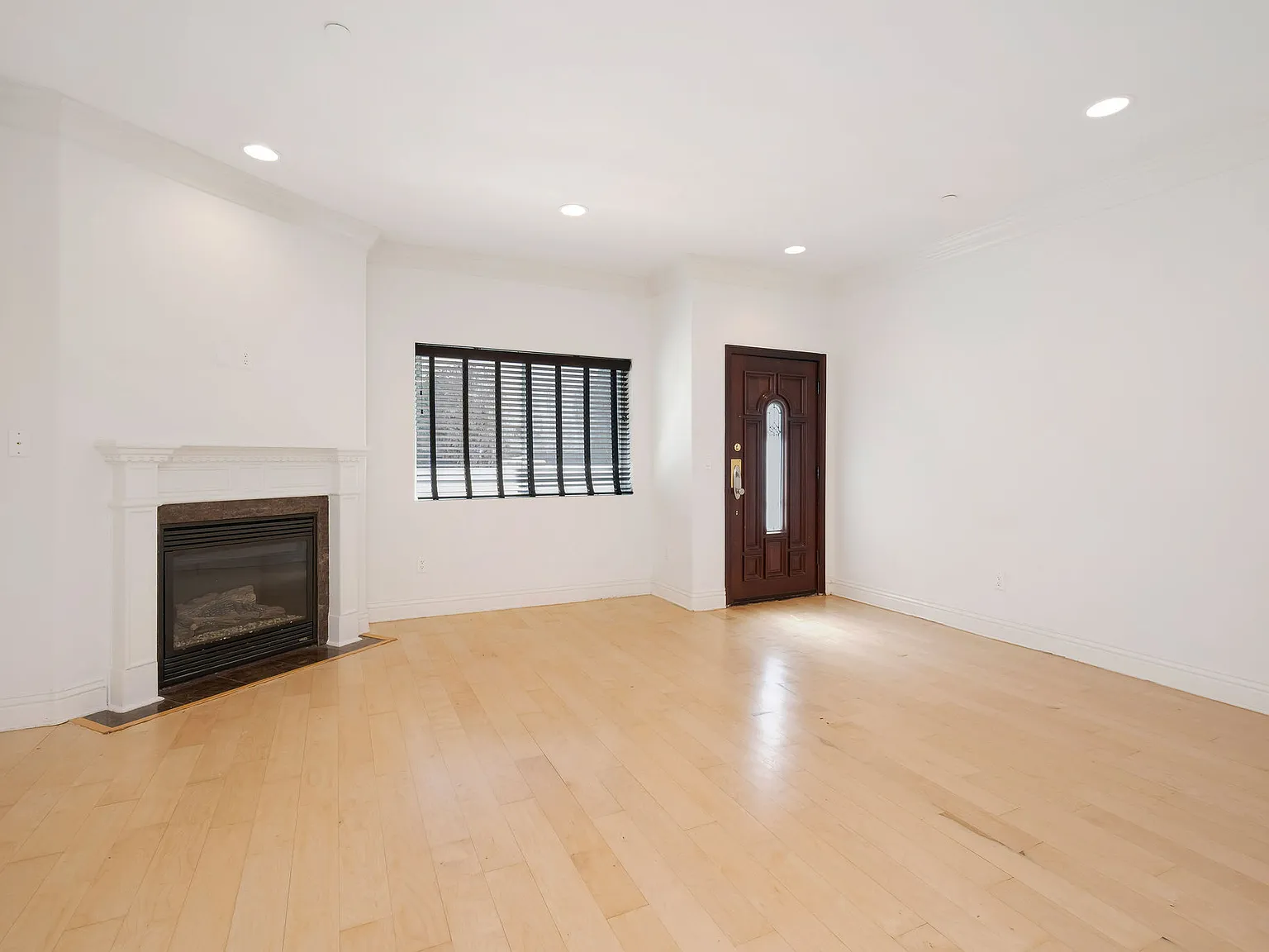 3 bed, 2.5 bath, 1250 sqft, $3,750 — Photo 4