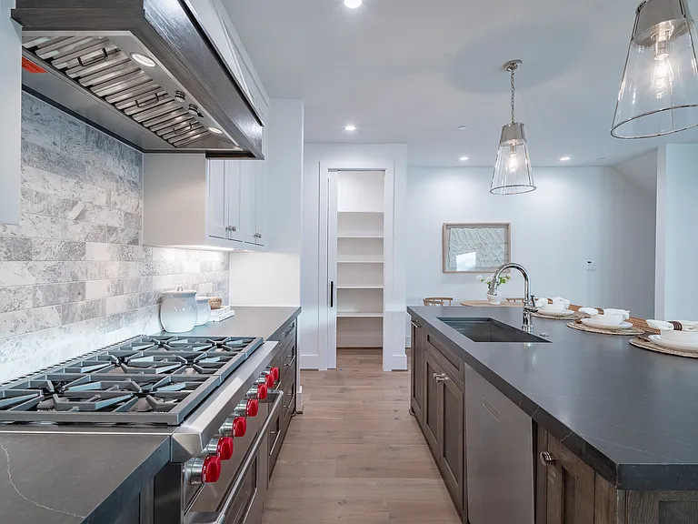 4529 Emerson Ave #8L — Photo 7