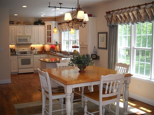 Eat in Kitchen