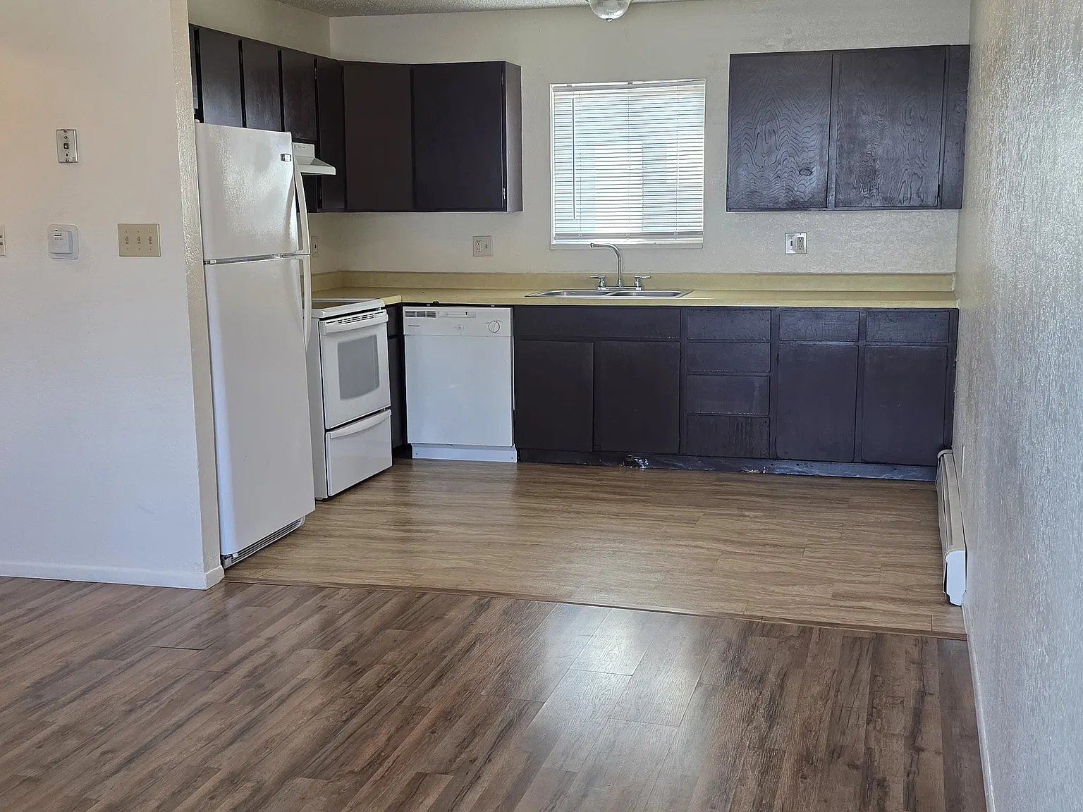 2 bed, 800 sqft, $1,200 — Photo 1