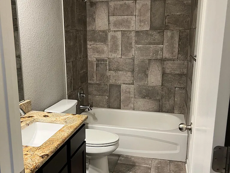 8119 Redbrush — Photo 21