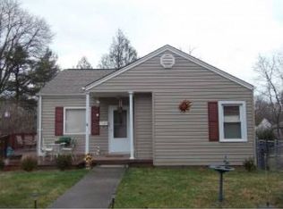 1320 Holly Ct, Bristol, TN 37620