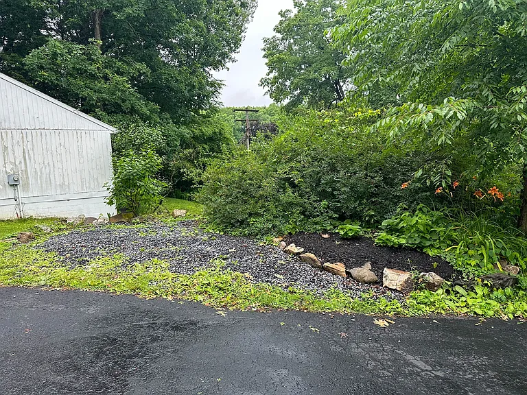 200 Oakley Dr — Photo 4