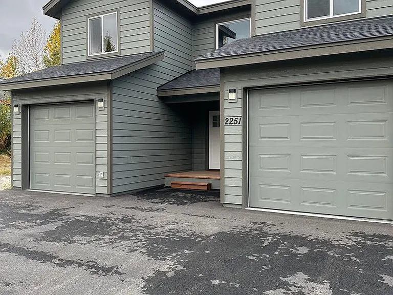 2251 W Ridgewood Dr — Photo 2