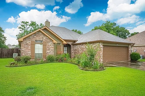 130 Windermere Cir Photo 1