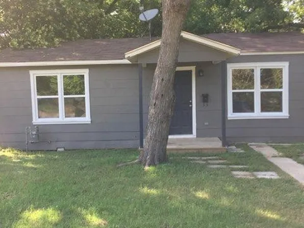 224 W Davilla Ave, Rockdale, TX 76567