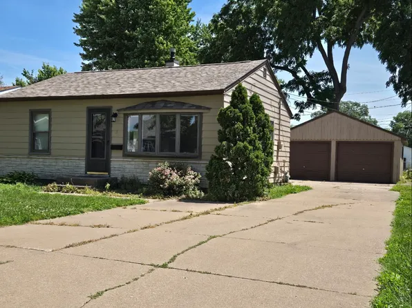 449 4th St E, Milan, IL 61264