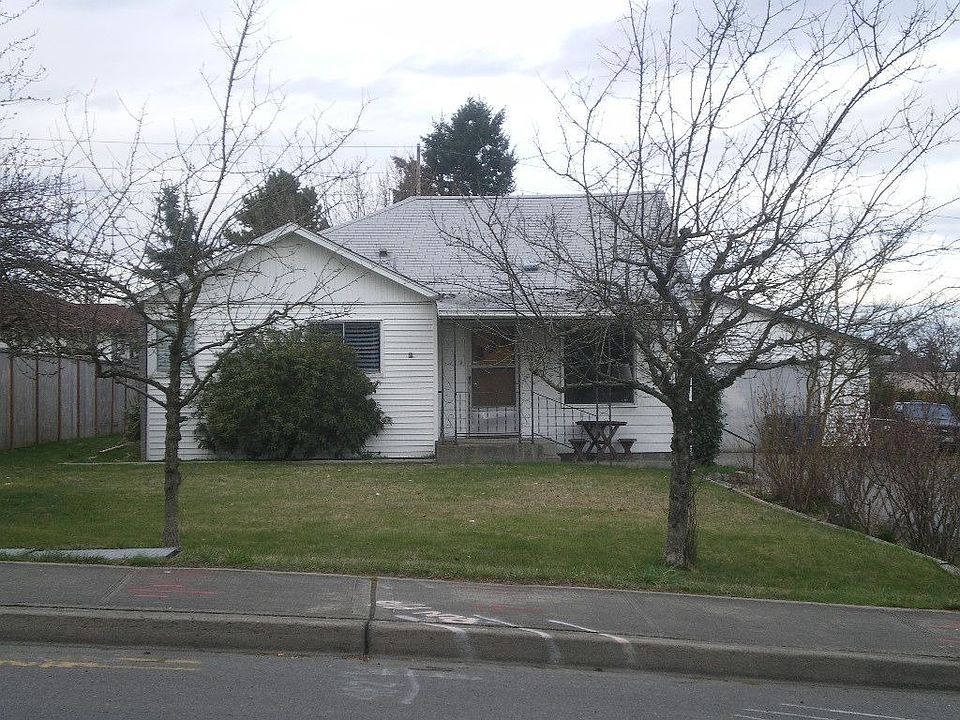 Large garage in back