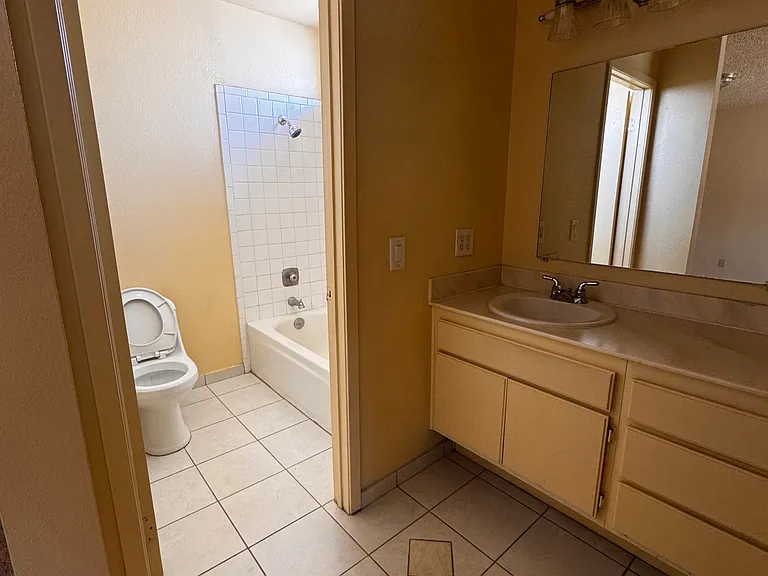 5608 Emilia Ave — Photo 9