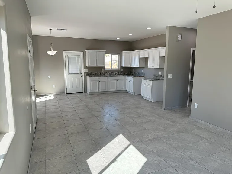 328 E Lester St #2 — Photo 3