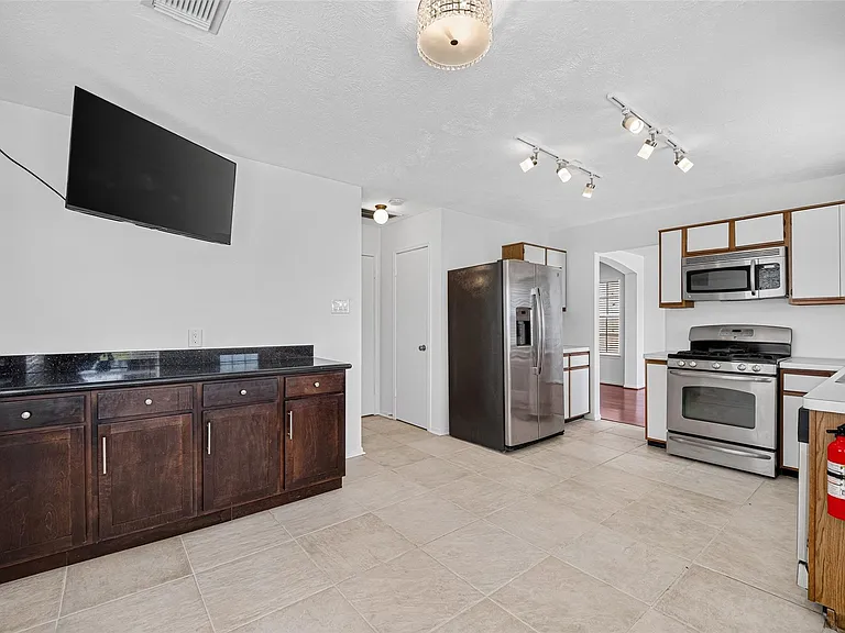 1806 Oak Ridge Dr — Photo 13