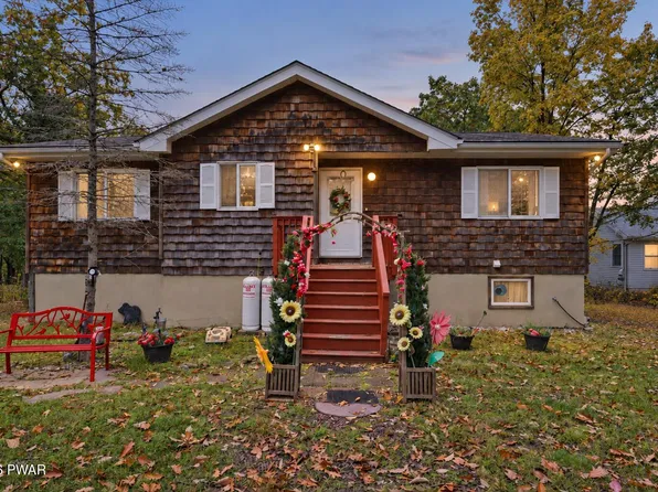 160 Hummingbird Trl, Bushkill, PA 18324