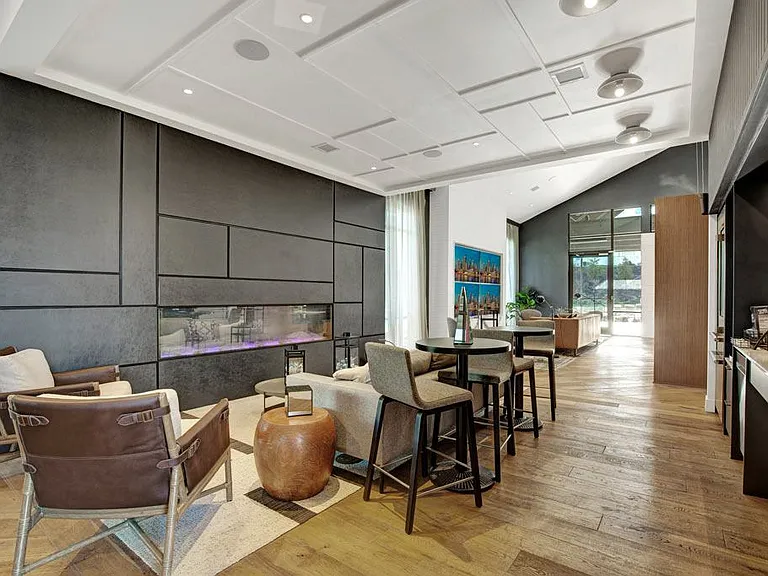 Martingale Apartments — Photo 23