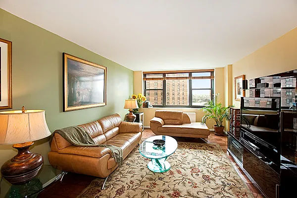 Sold by Rich Associates Real Estate LLC | media 16