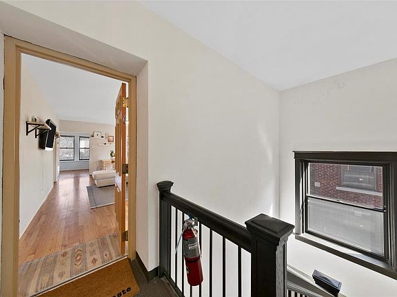3rd image of 5582 Waterman Blvd #3W