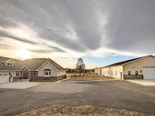 882 Davis Rd, Powell, WY 82435