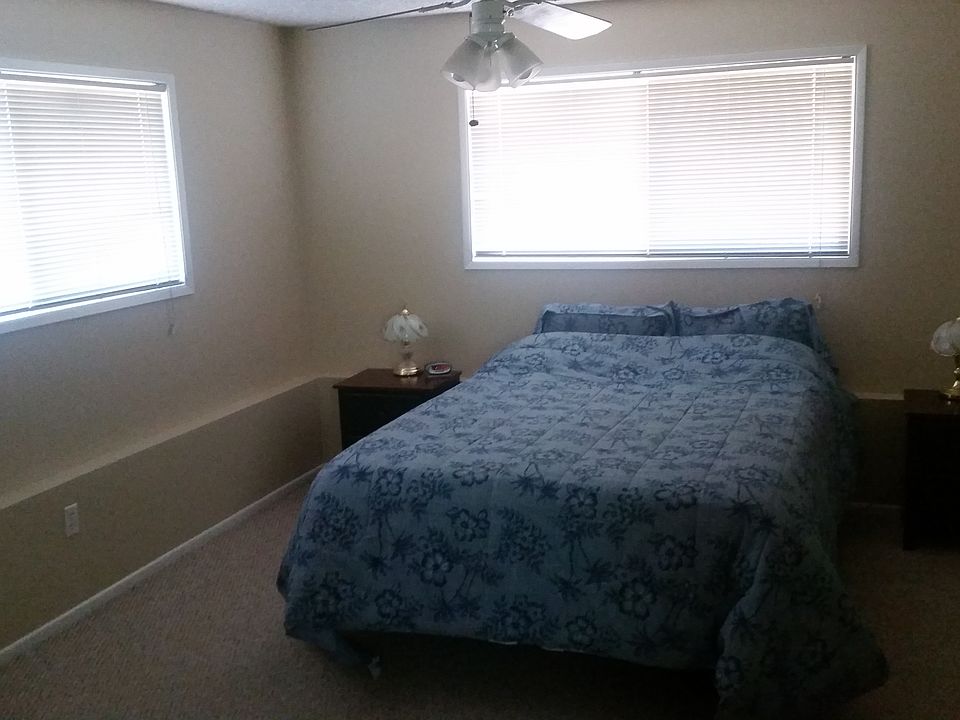 Master Bdrm, Dwnstrs NE