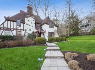 8 Crestwood Dr, Maplewood, NJ 07040