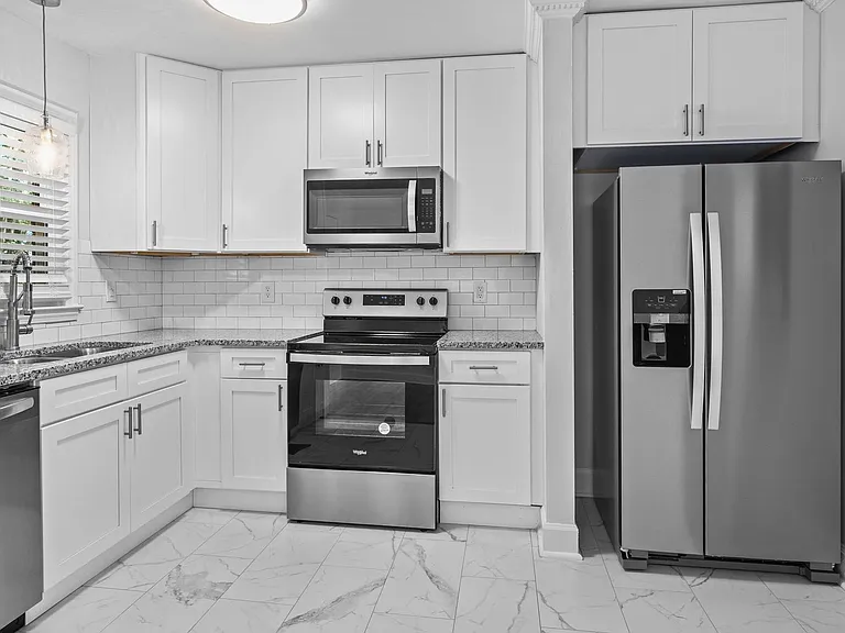 424 Peyton St — Photo 9
