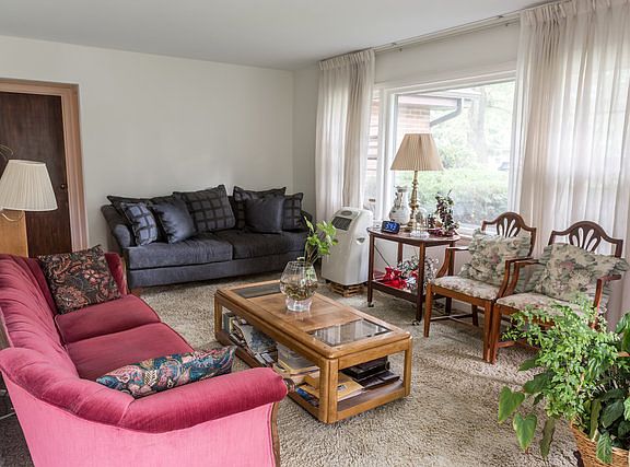 3rd image of 254 Heather Ave