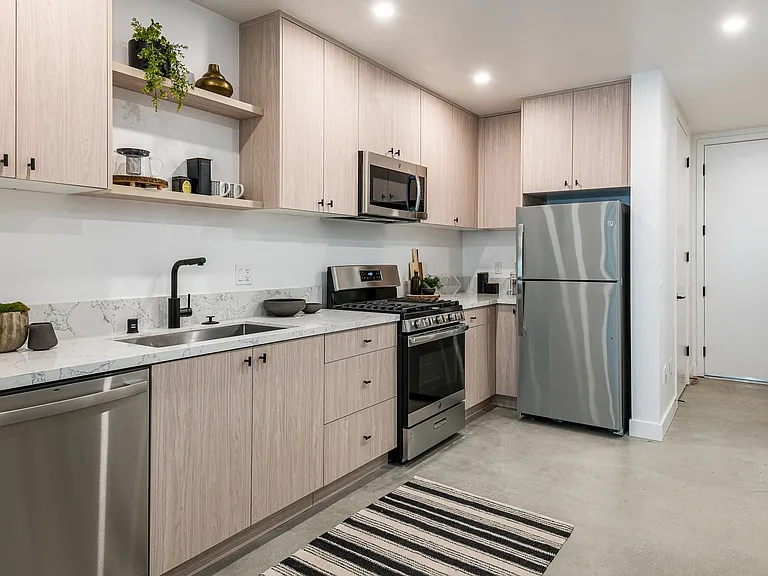6417-6422 N Figueroa St — Photo 36