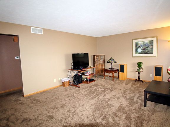 2nd image of 8478 Creekway Ln