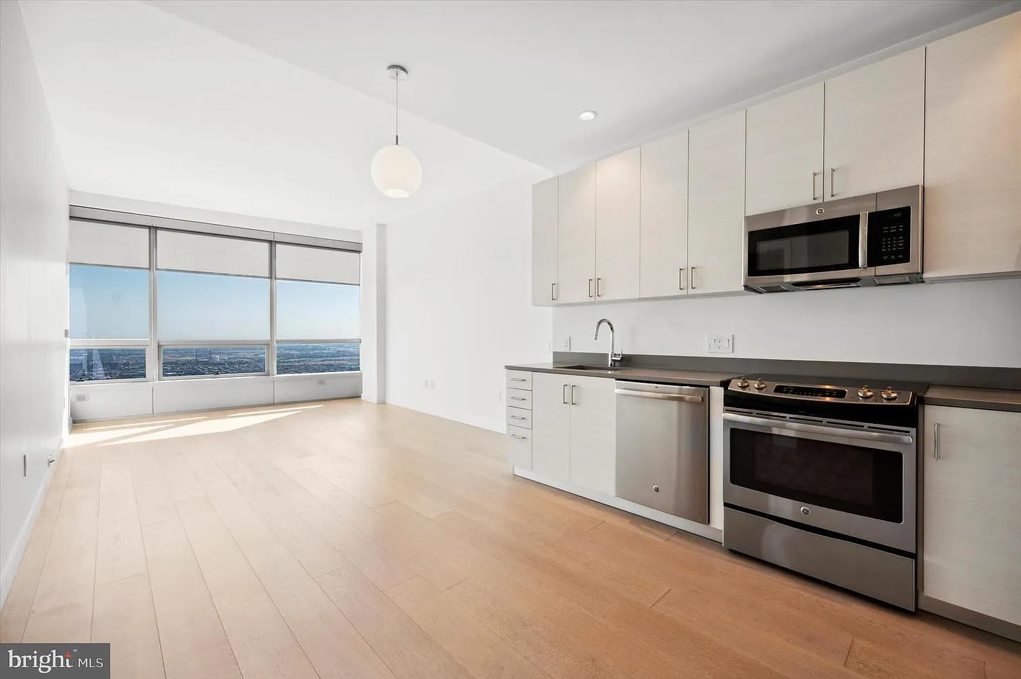 2 bed, 1128 sqft, $4,665 — Photo 1