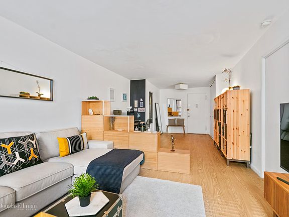 3rd image of 305 E 40th St #9Y